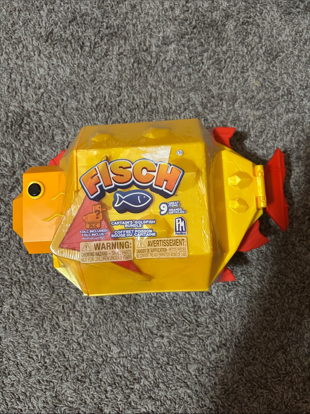 FISCH Captain's Goldfish Toy - Yellow with Red Accents